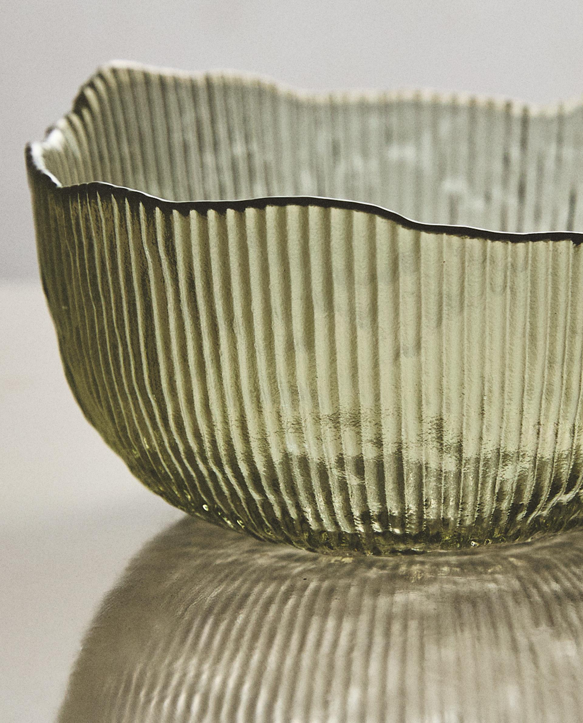 RAISED GLASS BOWL product thumbnail 8