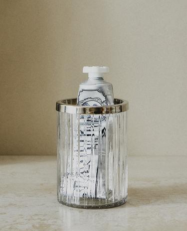 VERRE À DENTS EN VERRE RELIEF ET MÉTAL