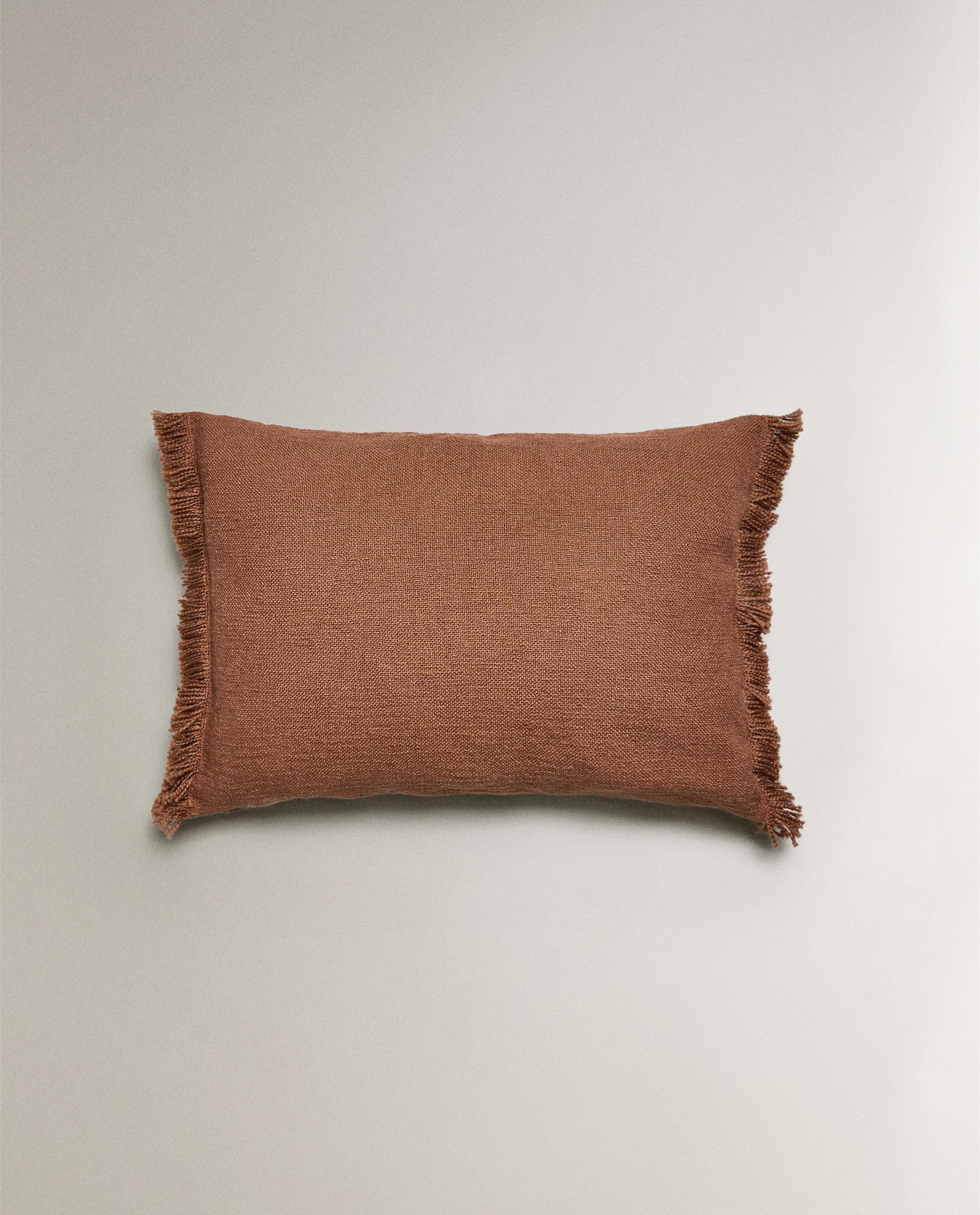 ソファとリビングルームの装飾クッション | Zara Home 日本/Japan