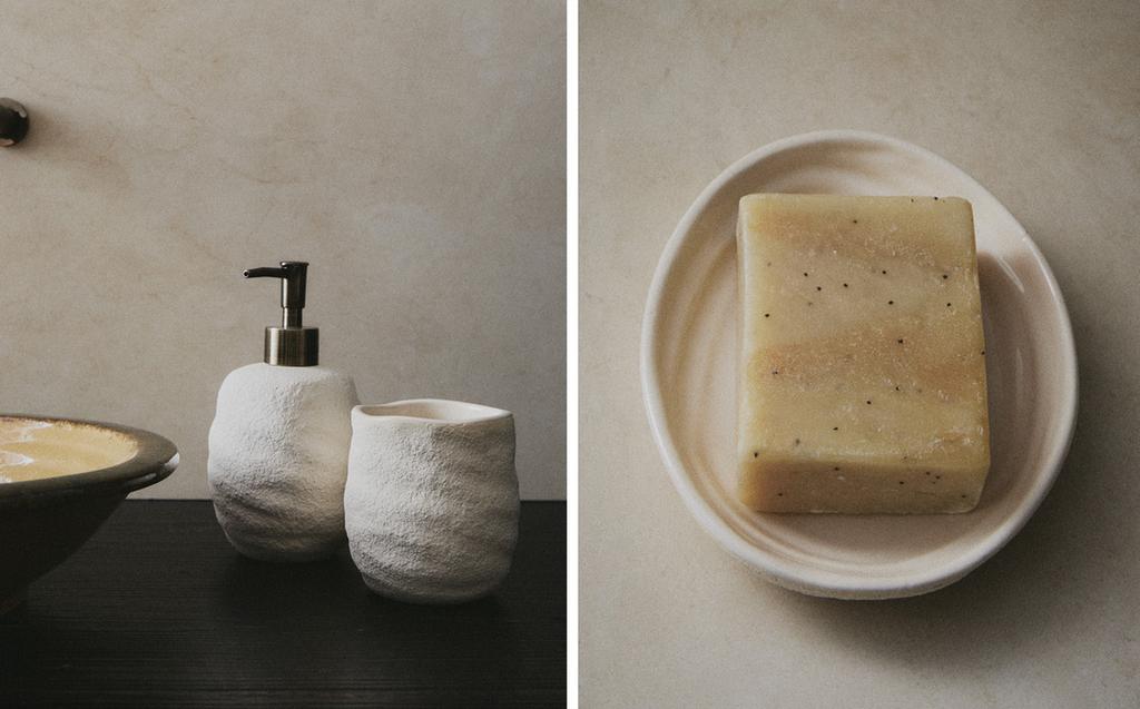 ROUGH-EFFECT CERAMIC BATHROOM SET ROUGH-EFFECT CERAMIC BATHROOM SET