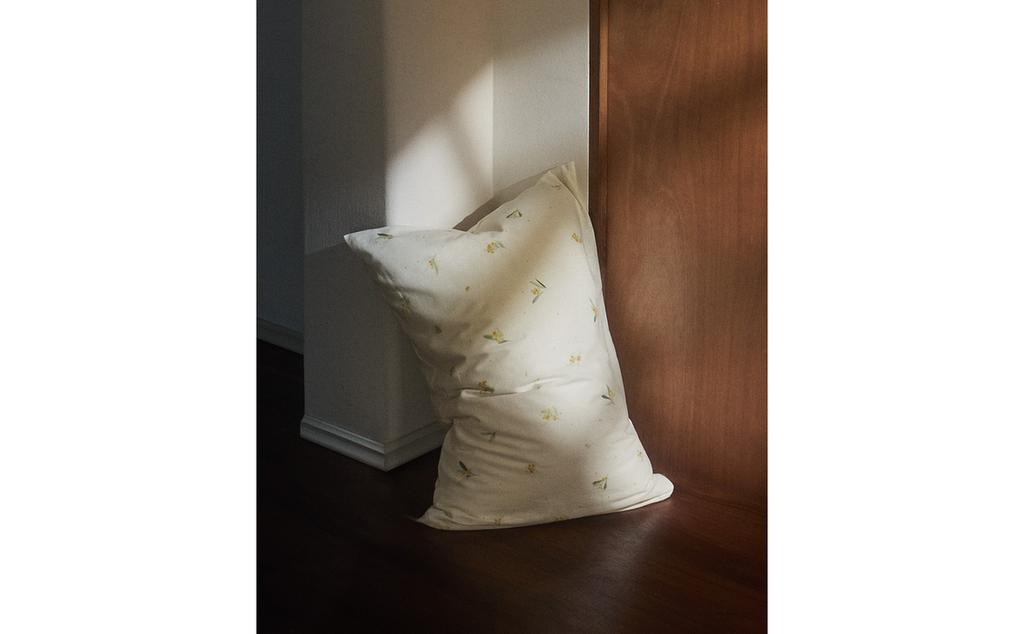 KOPFKISSENBEZUG AUS LEINEN UND BAUMWOLLE MIT MIMOSEN KOPFKISSENBEZUG AUS LEINEN UND BAUMWOLLE MIT MIMOSEN