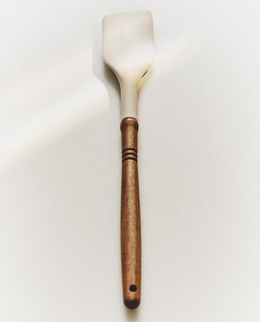 SILICONE AND WOOD SPATULA