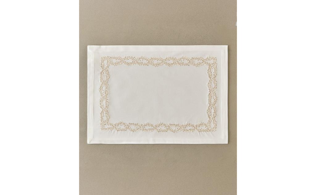 EMBROIDERED SATEEN PLACEMAT