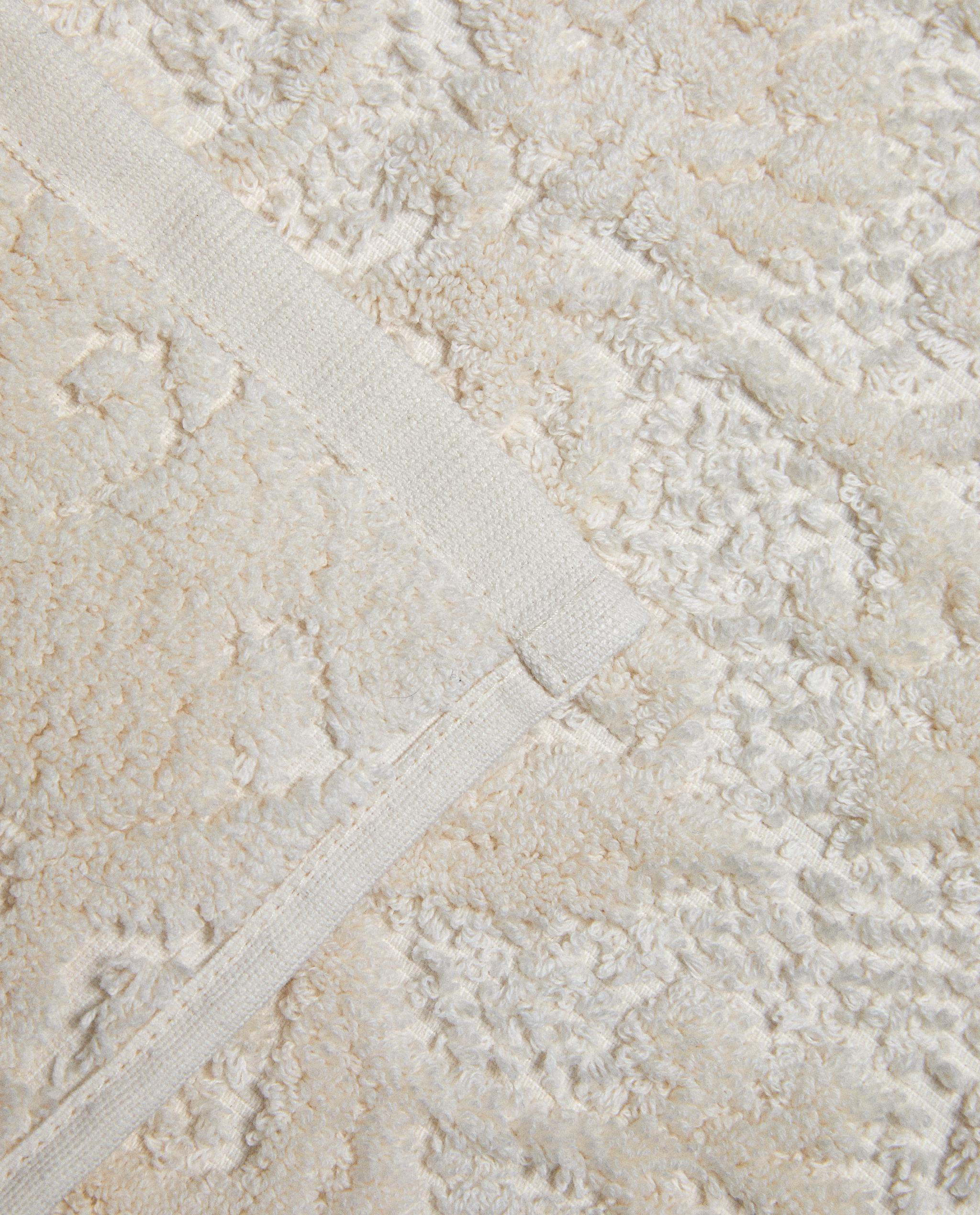 FLORAL JACQUARD BATH MAT product thumbnail 10