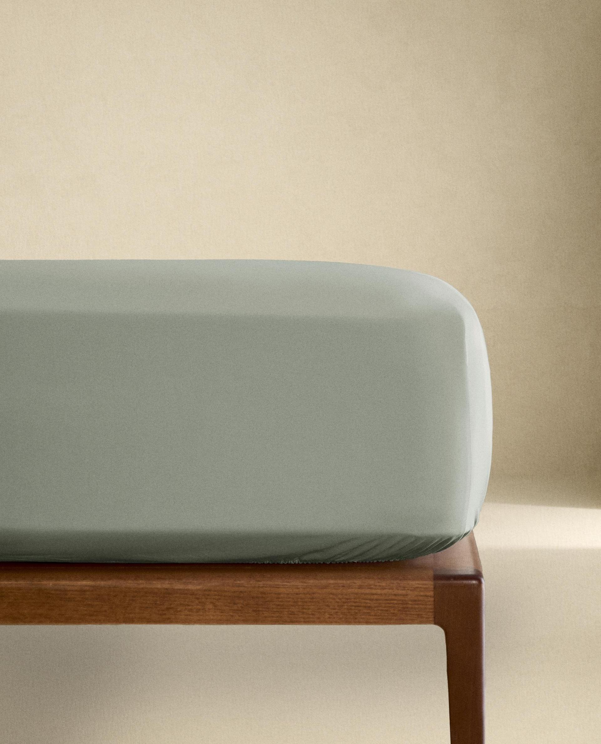 NAPENJALNA RJUHA IZ PERKALA | VIŠINA 40 CM (300 NITI) NAPENJALNA RJUHA IZ PERKALA | VIŠINA 40 CM (300 NITI)