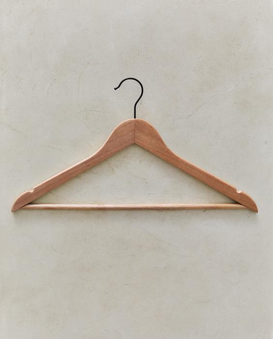 LACQUERED WOODEN HANGER (SET OF 3) LACQUERED WOODEN HANGER (SET OF 3)