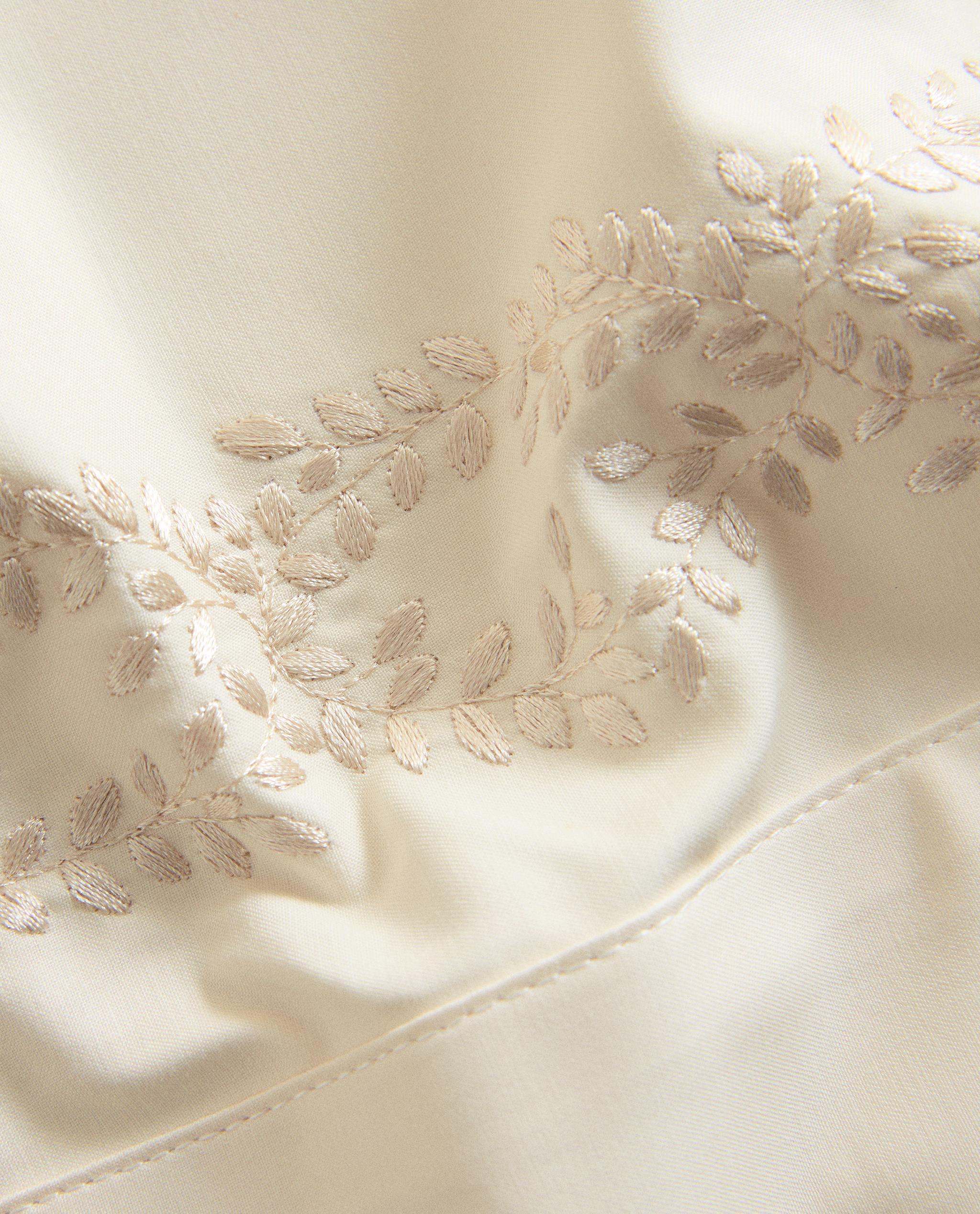 PLANT EMBROIDERED SATIN TABLECLOTH product thumbnail 2
