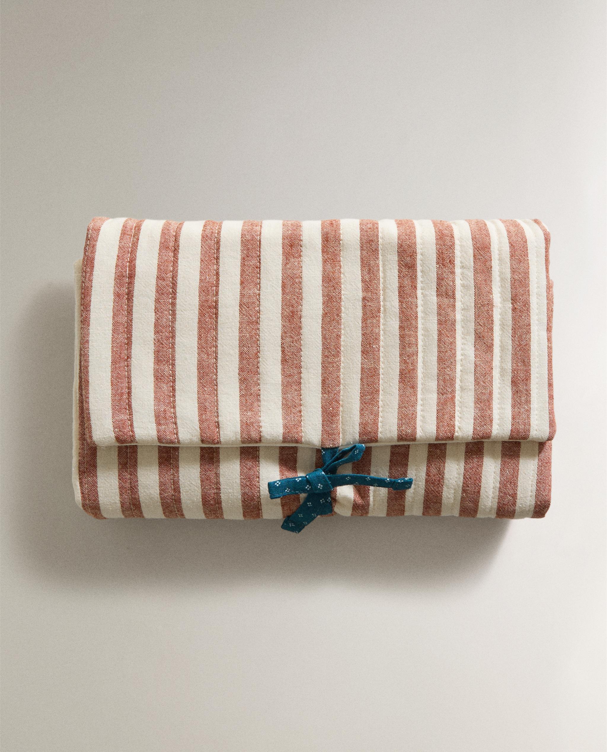 PORTABLE STRIPED BABY CHANGING MAT product thumbnail 5