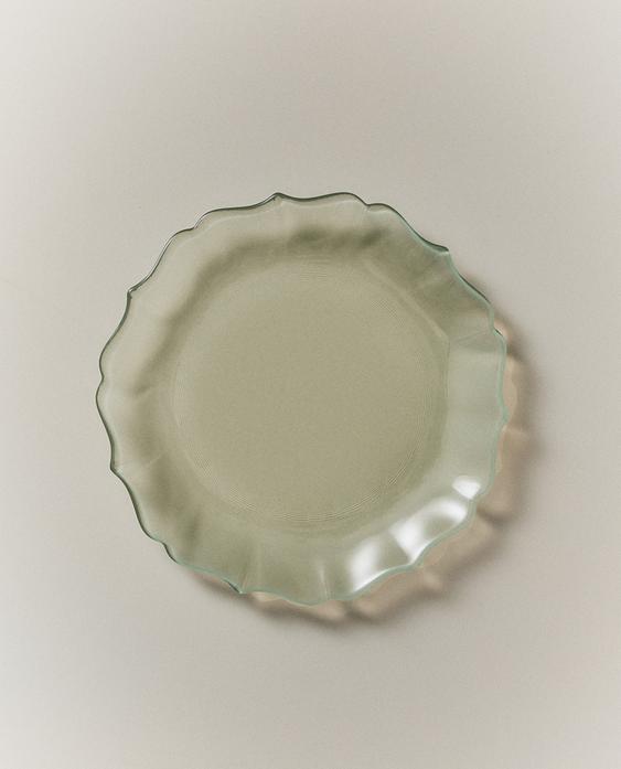 SCALLOPED GLASS DESSERT PLATE