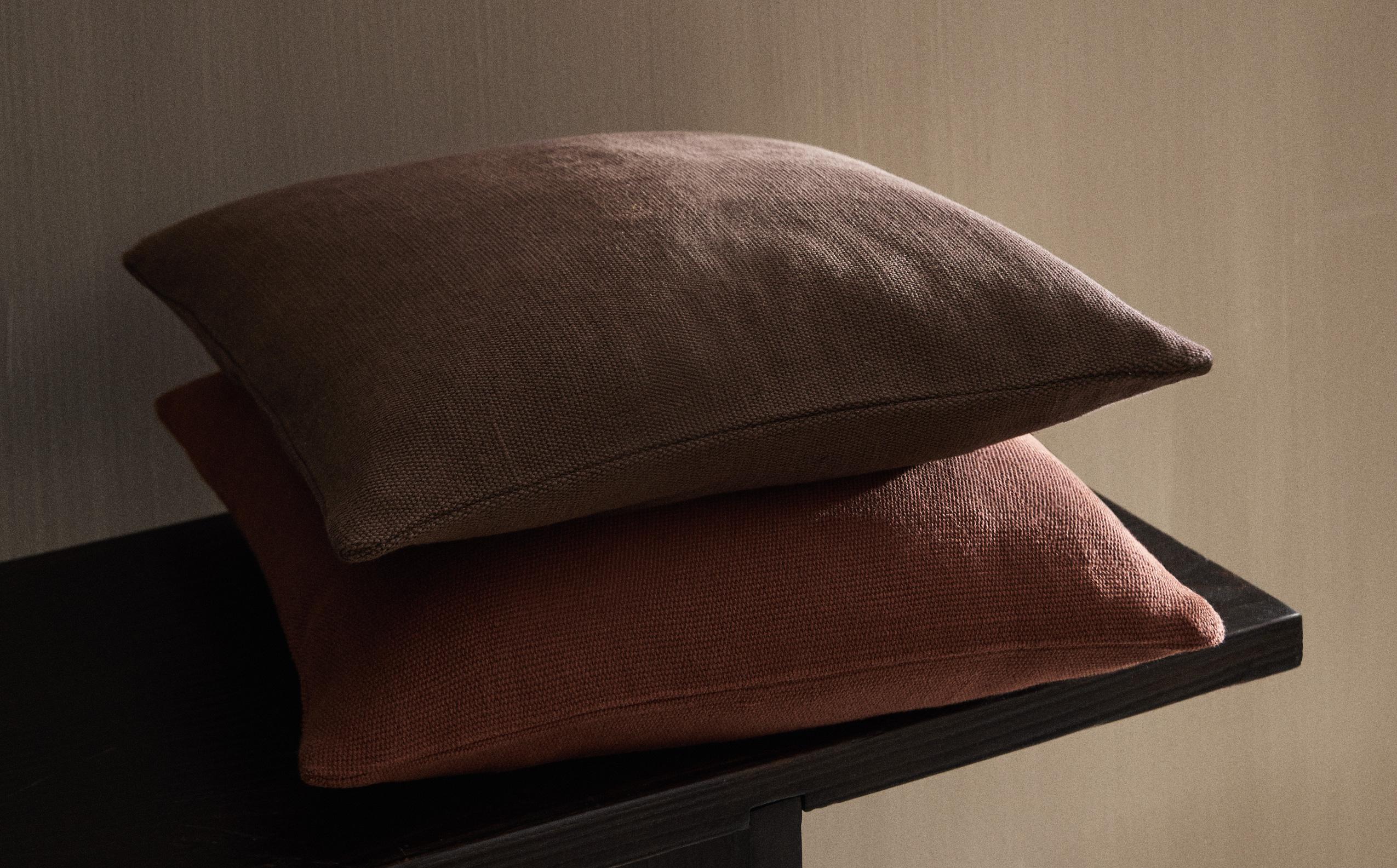 ZARA  クッションカバー２枚&ベッドカバー ZARA HOME - ザラホーム クッションカバー2枚セットの通販 by