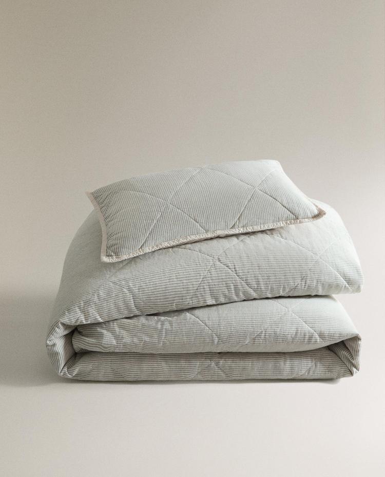 RANDIGT BOMULLSÖVERKAST FÖR BARN RANDIGT BOMULLSÖVERKAST FÖR BARN