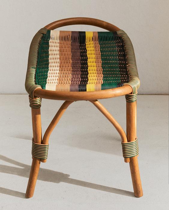 GESTREEPTE ROTAN VOETENSTEUN GESTREEPTE ROTAN VOETENSTEUN