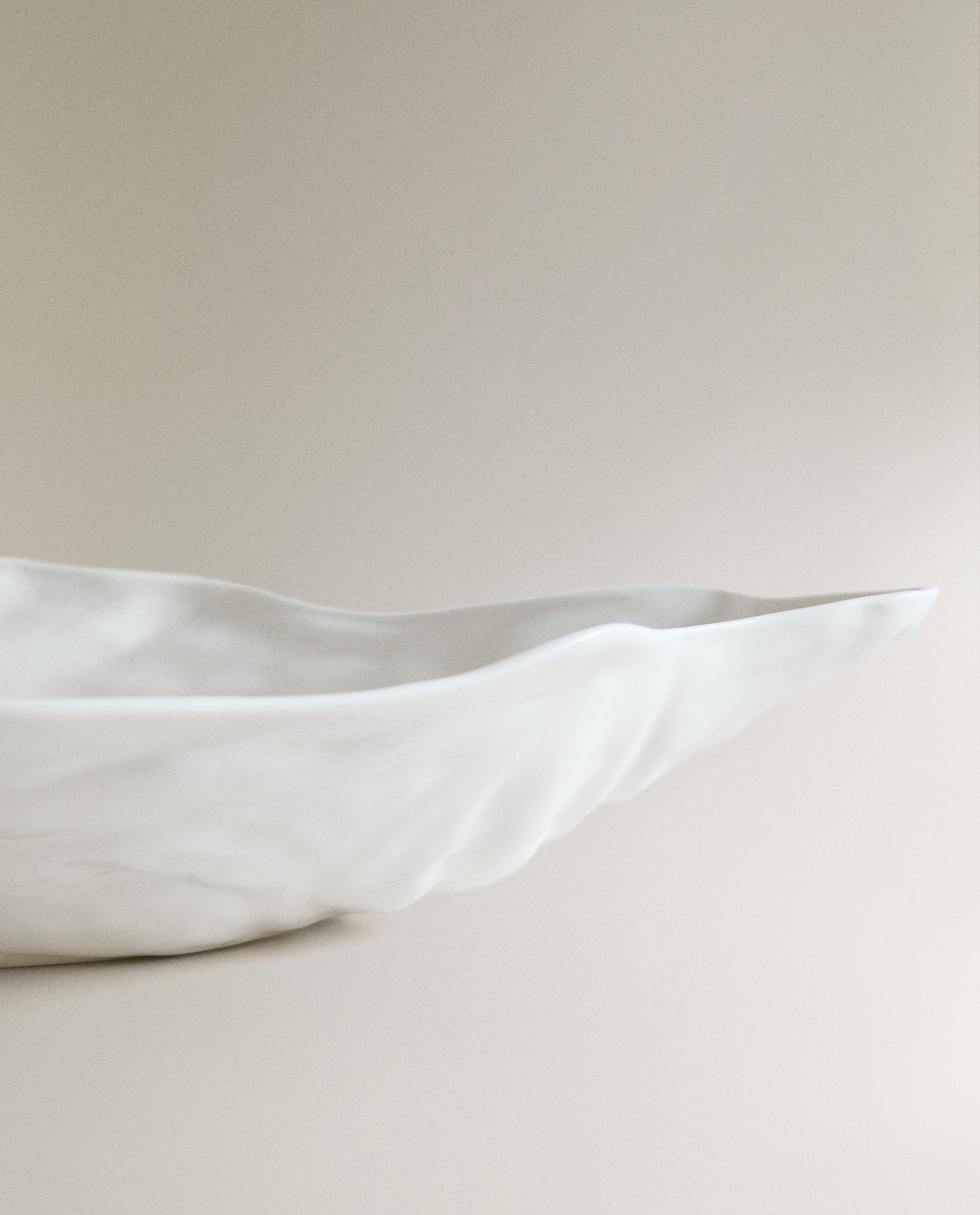 LARGE SHELL PORCELAIN SERVING DISH product thumbnail 2