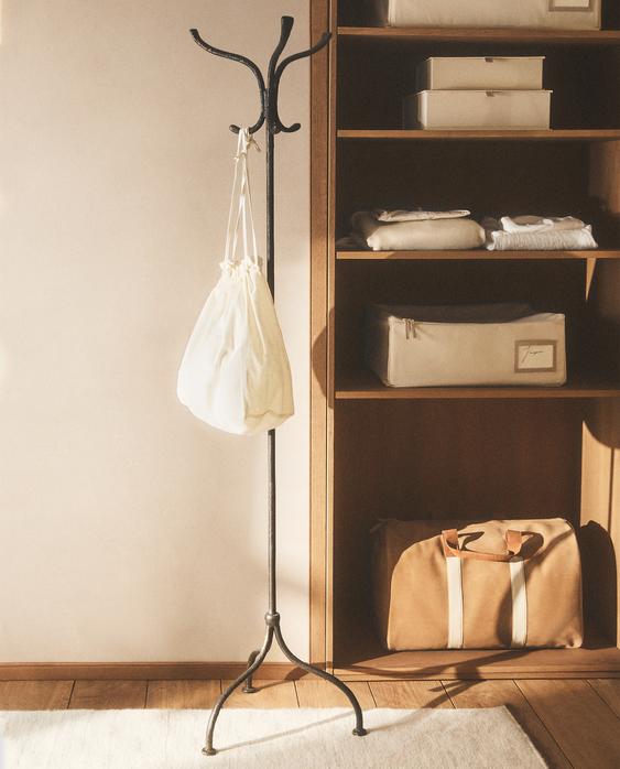 COAT STAND