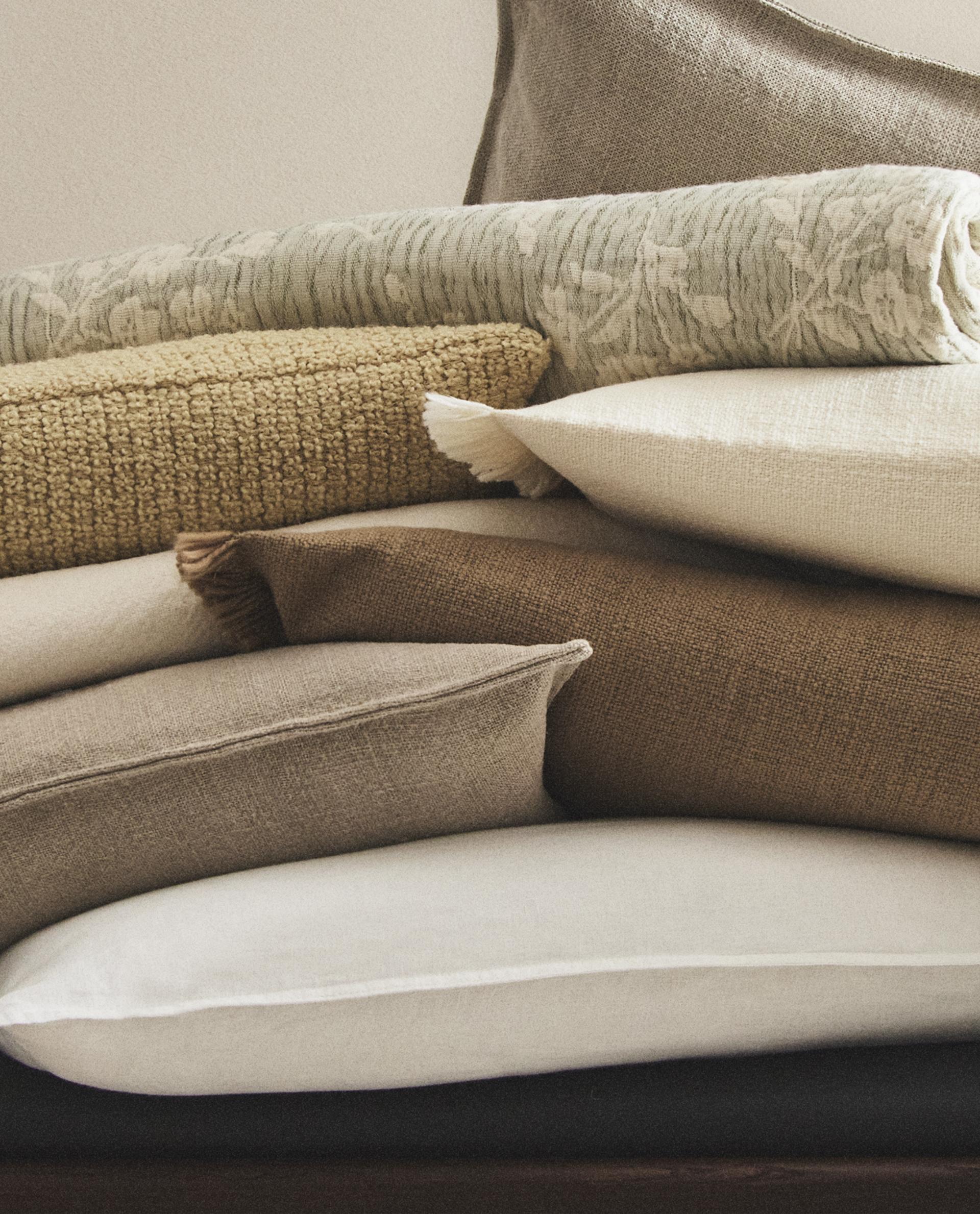 フラワー クッションカバー＆ブランケット | Zara Home 日本/Japan