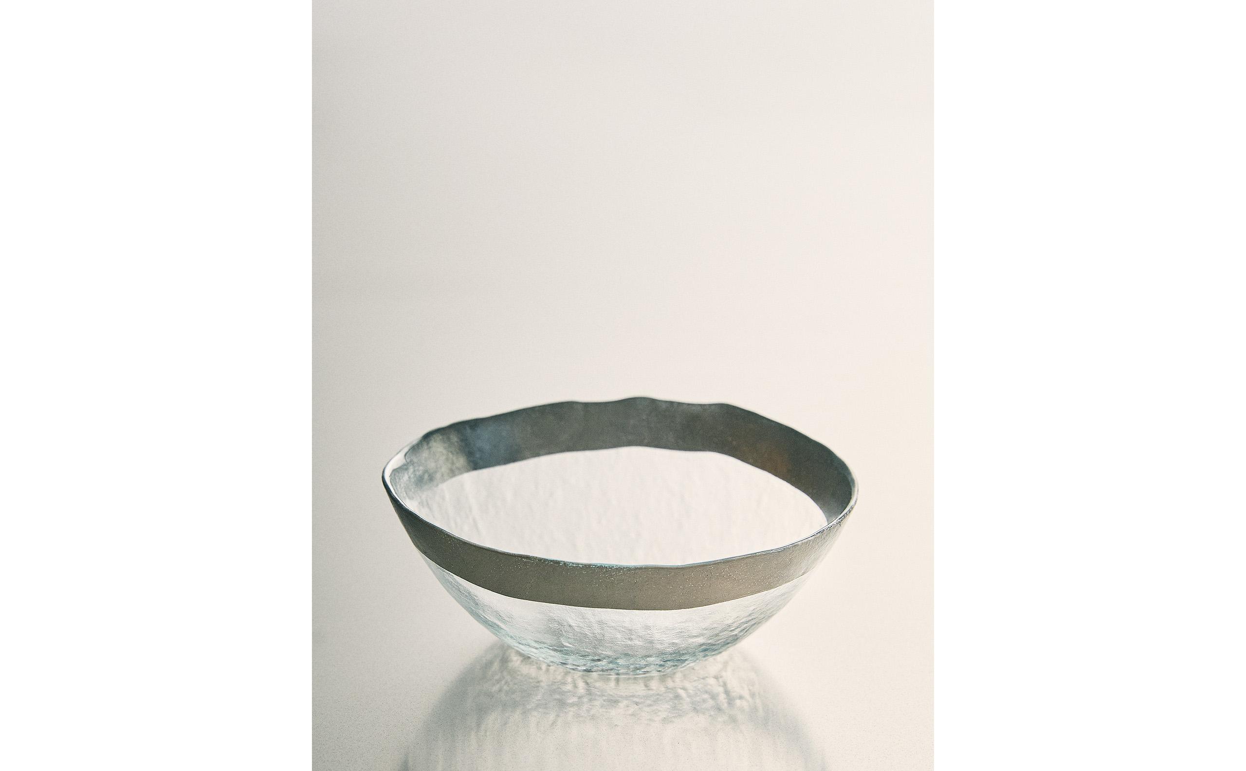 RAISED GLASS BOWL WITH SILVER RIM product thumbnail 3