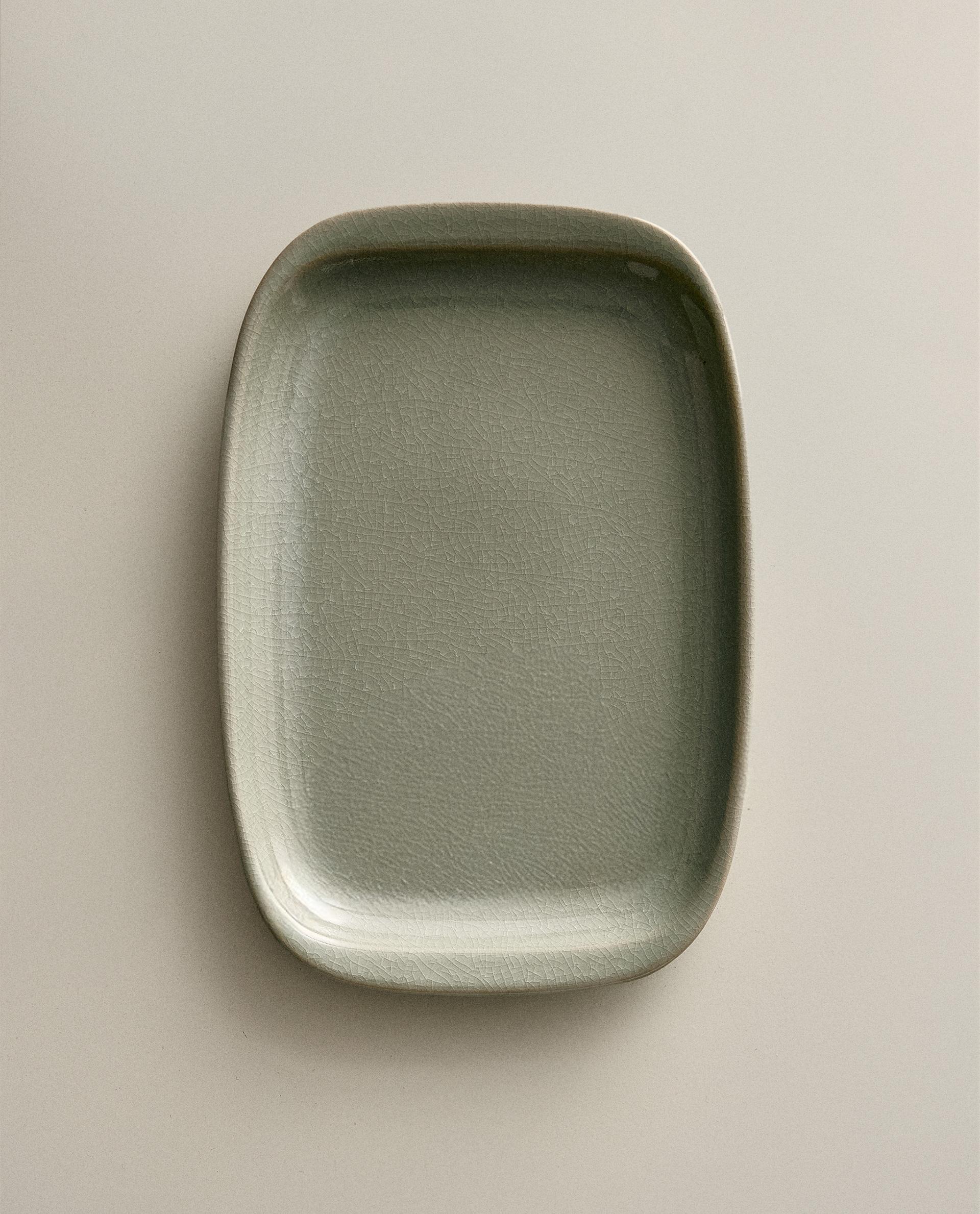 ENAMELLED STONEWARE SERVING DISH ENAMELLED STONEWARE SERVING DISH