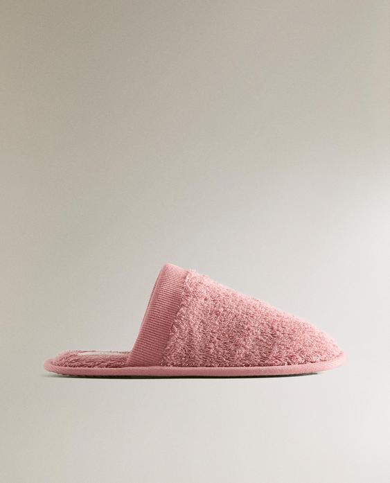 CHAUSSONS ENFANT OUVERTS À L'ARRIÈRE SERVIETTE DE BAIN
