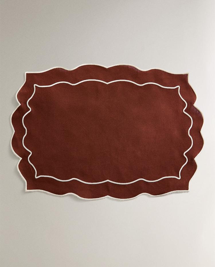 SCALLOPED PLACEMAT