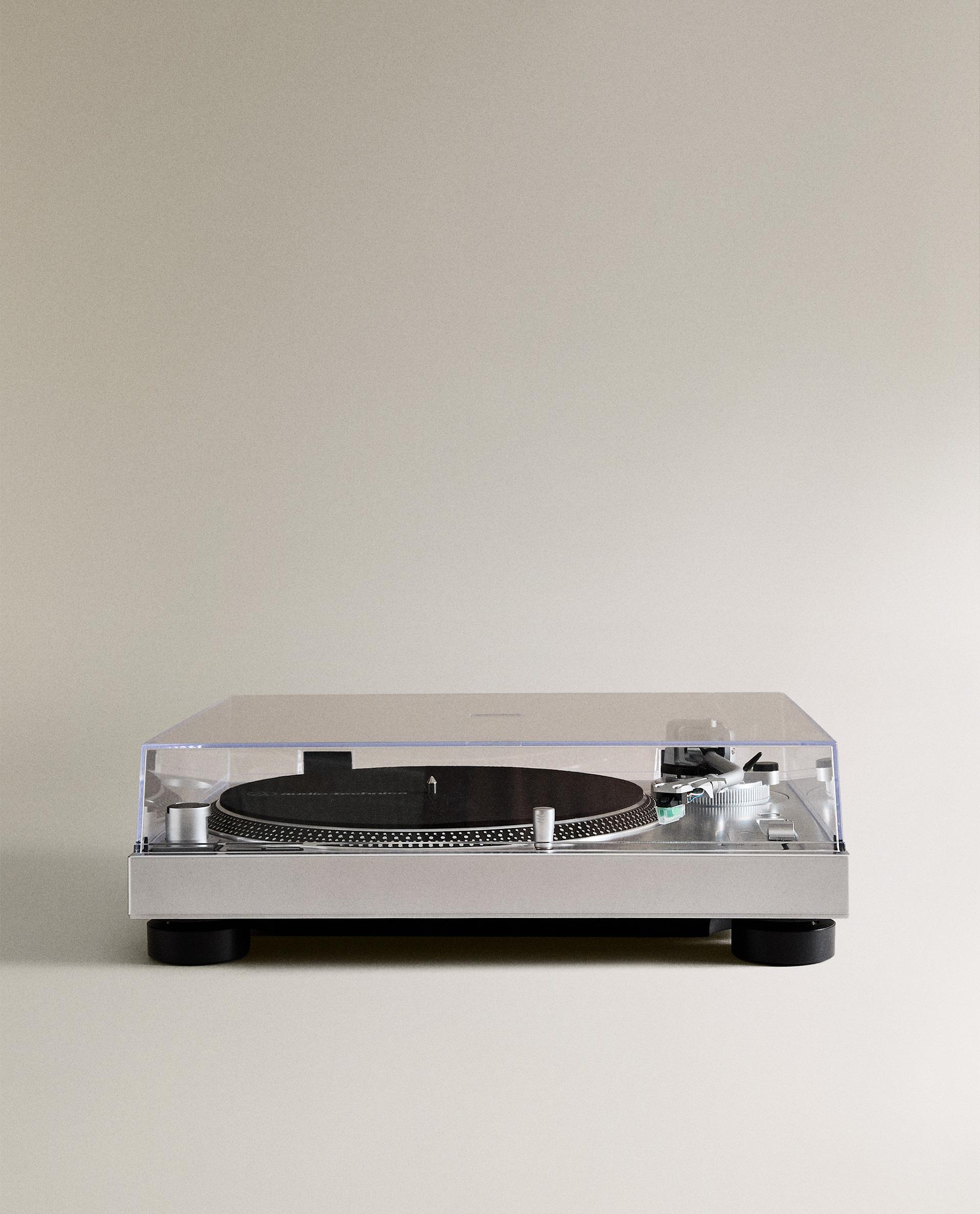 AUDIO TECHNICA TURNTABLE