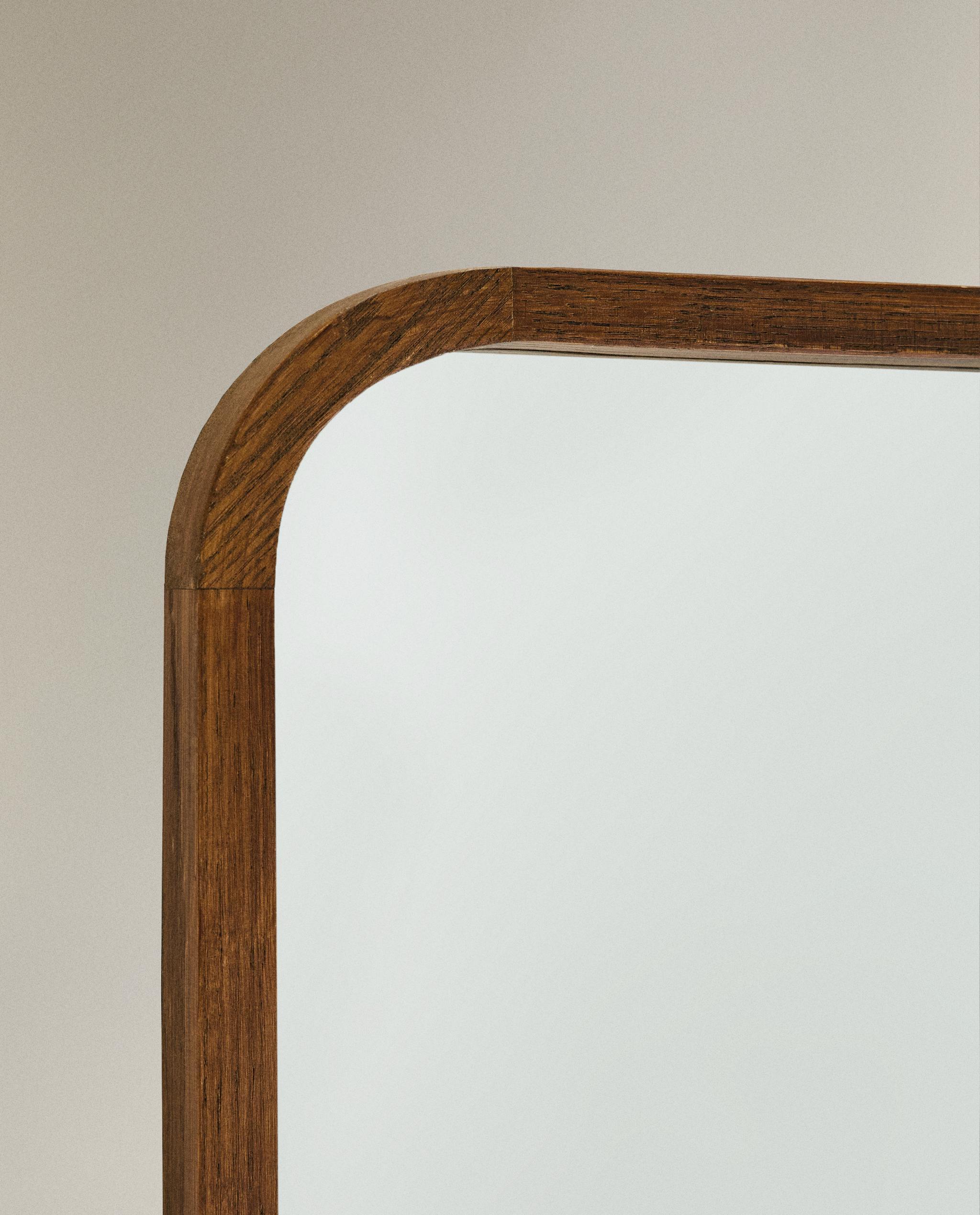 ROUND FULL LENGTH MIRROR WITH FRAME product thumbnail 4