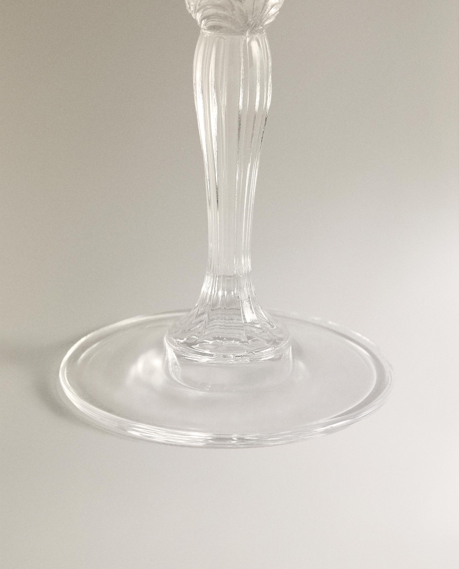 CUT CRYSTALLINE WINE GLASS