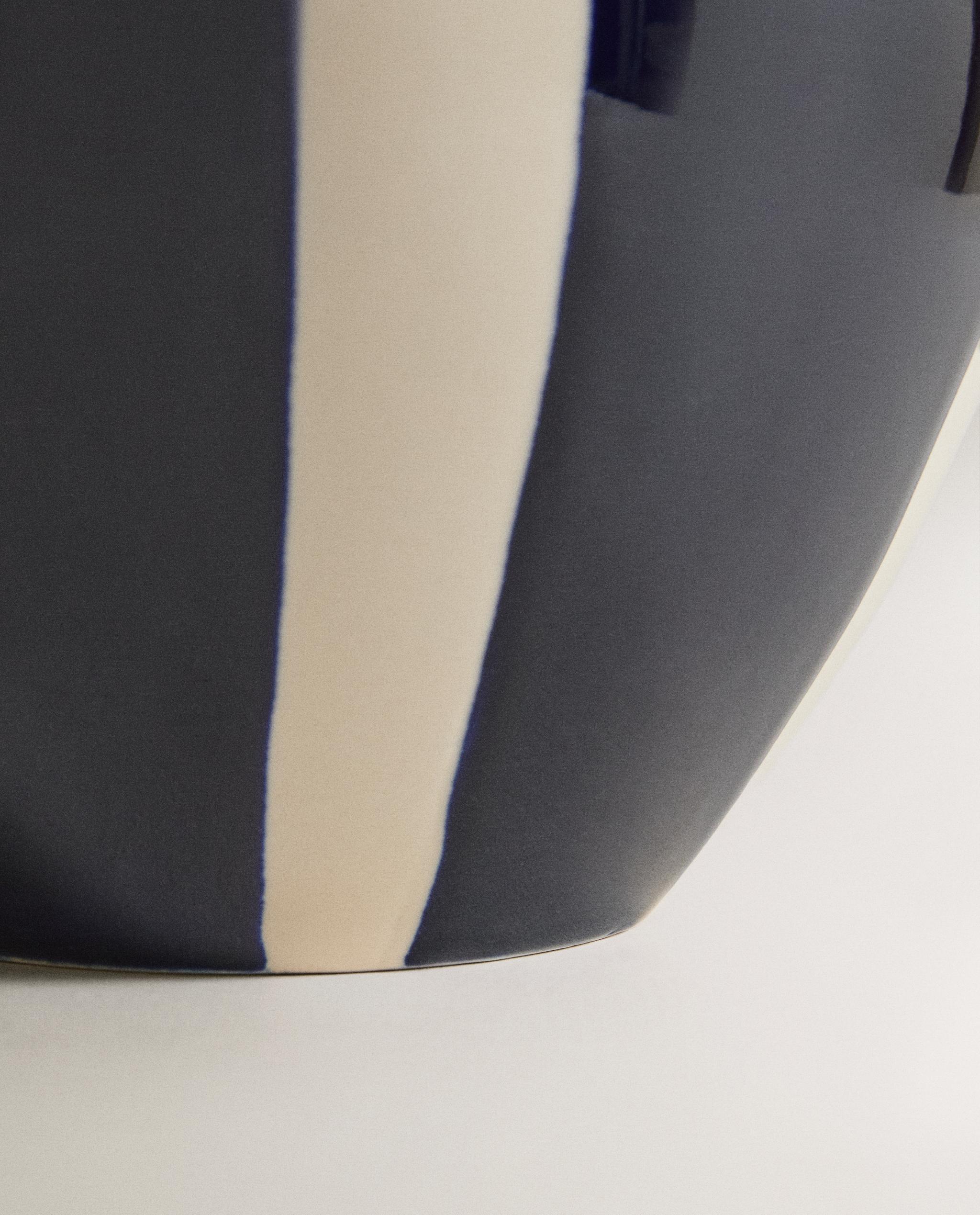 DECORATIVE ROUND CERAMIC VASE product thumbnail 2