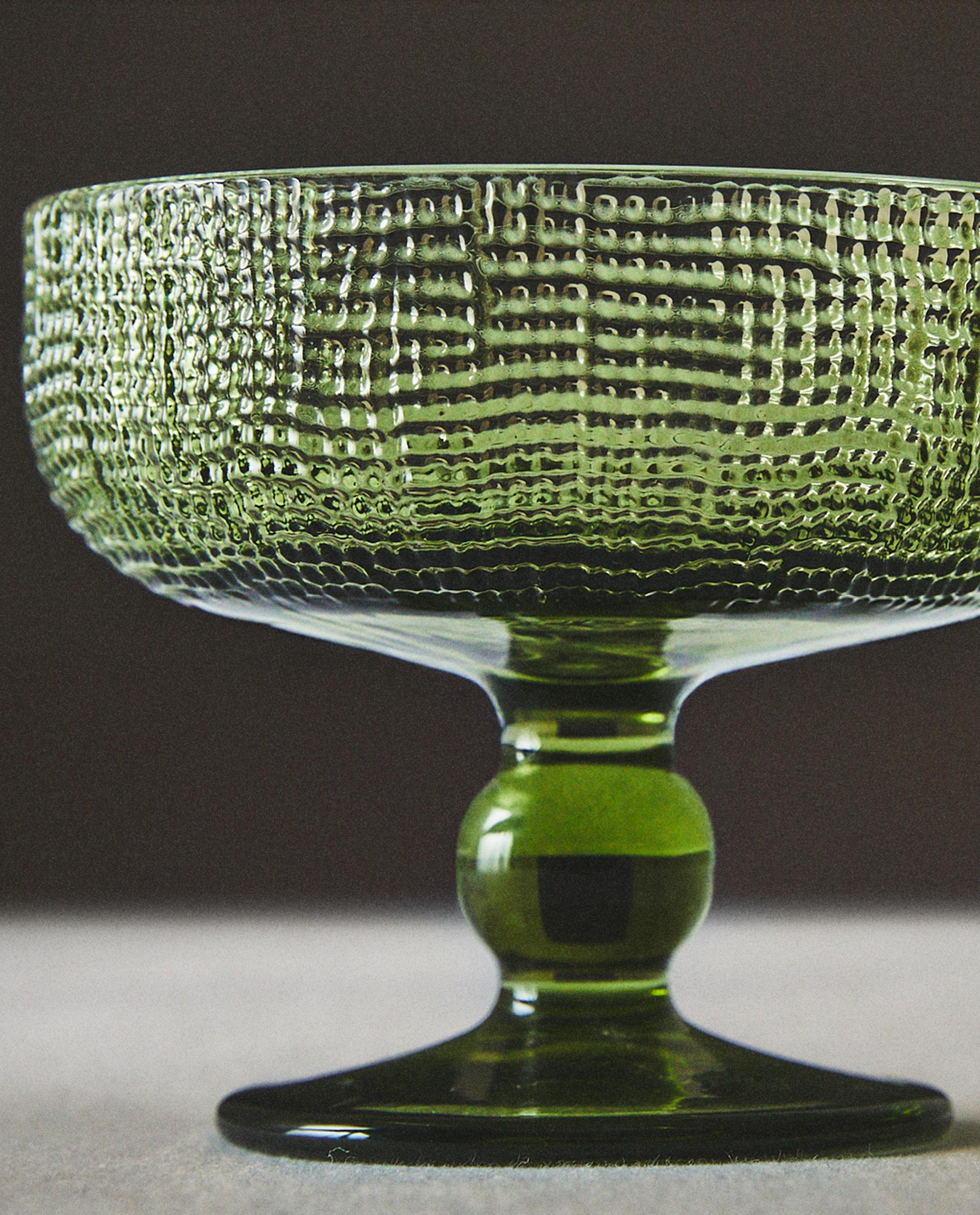 GLASS DESSERT CUP WITH RAISED DESIGN GLASS DESSERT CUP WITH RAISED DESIGN