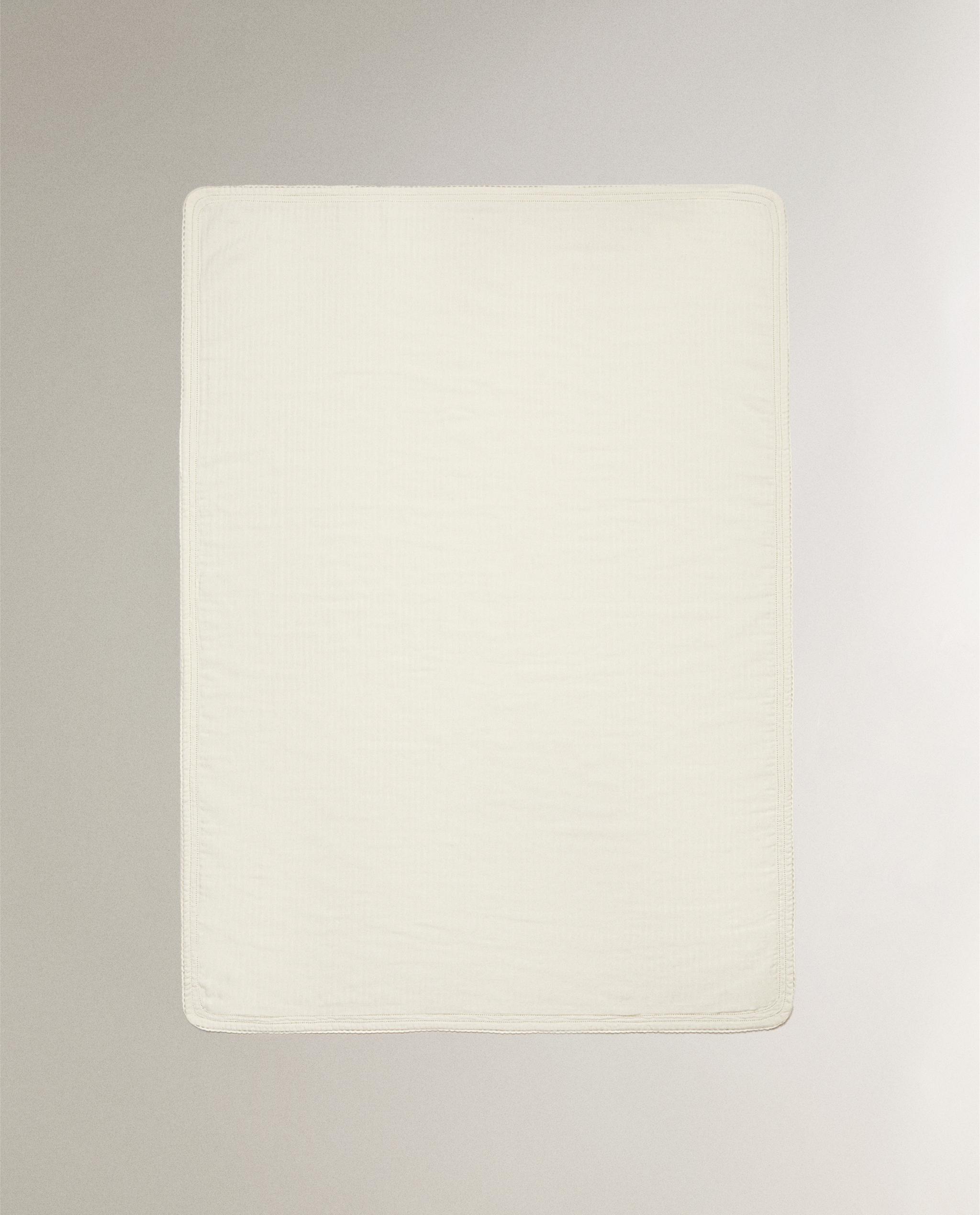 CHILDREN’S MUSLIN BLANKET WITH LACE TRIM product thumbnail 2