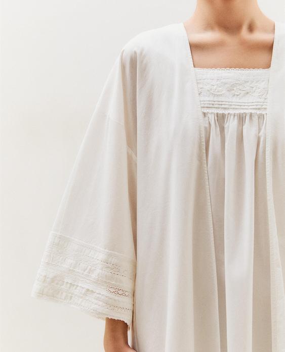 LACE DRESSING GOWN