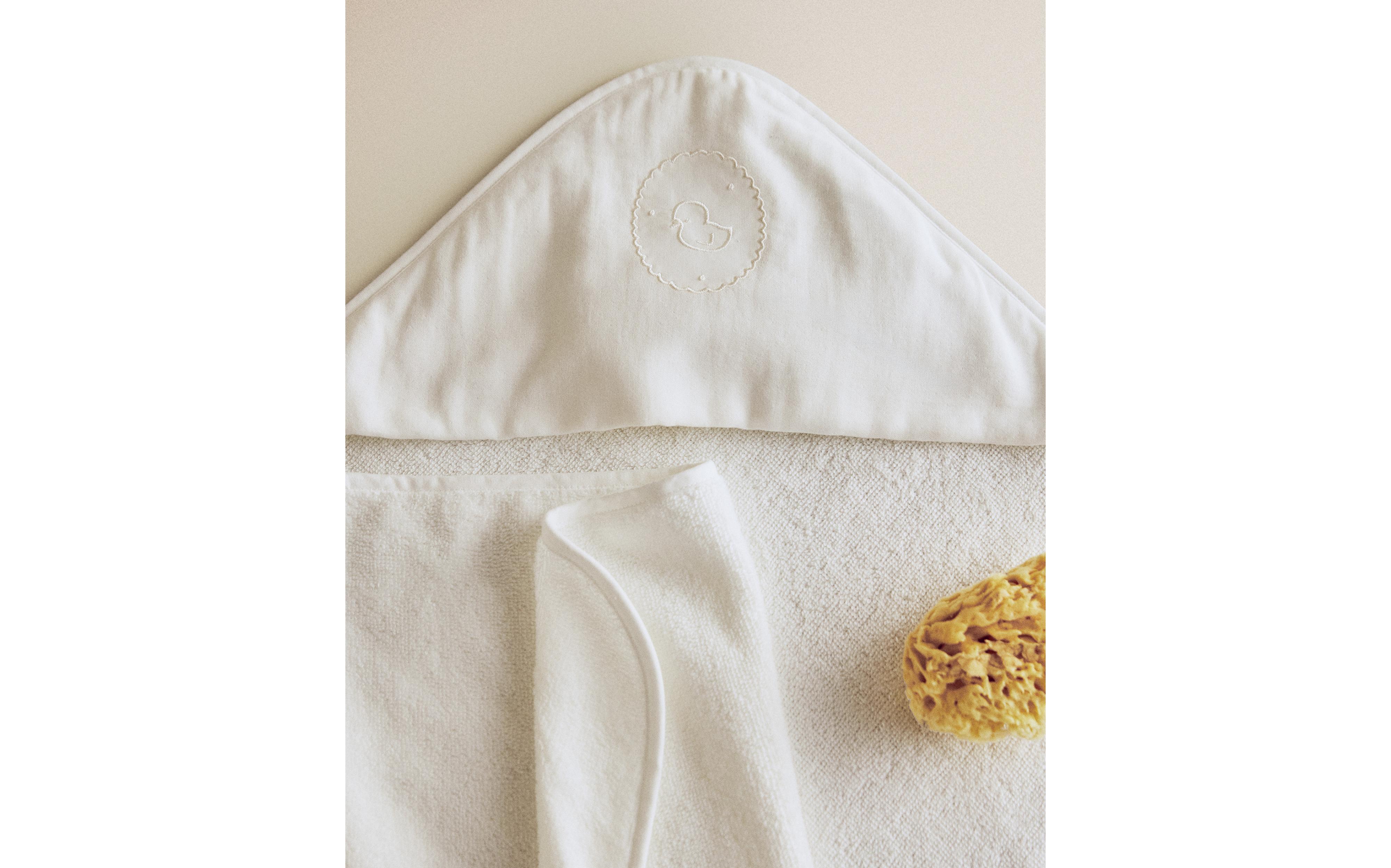 EMBROIDERED HOODED BABY TOWEL product thumbnail 2