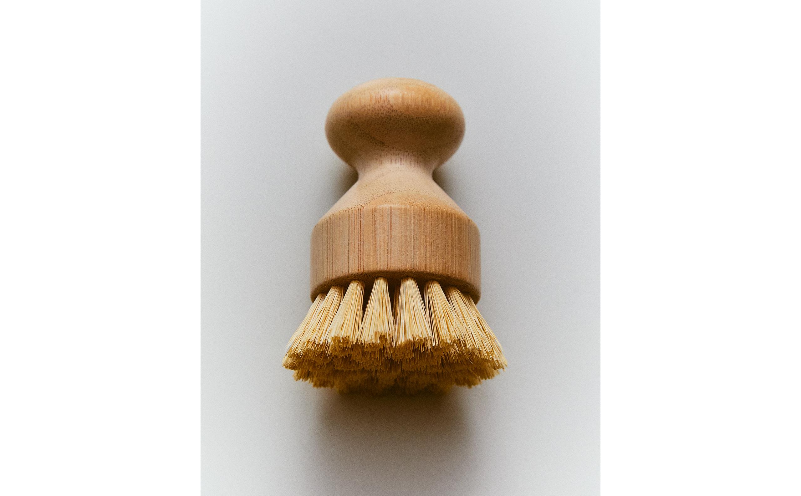 SMALL BRUSH WITH REPLACEABLE BRISTLES product thumbnail 3