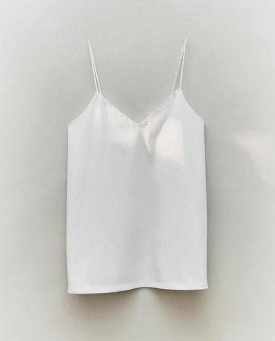 TOP MET BANDJES EN KANTEN AFWERKING TOP MET BANDJES EN KANTEN AFWERKING