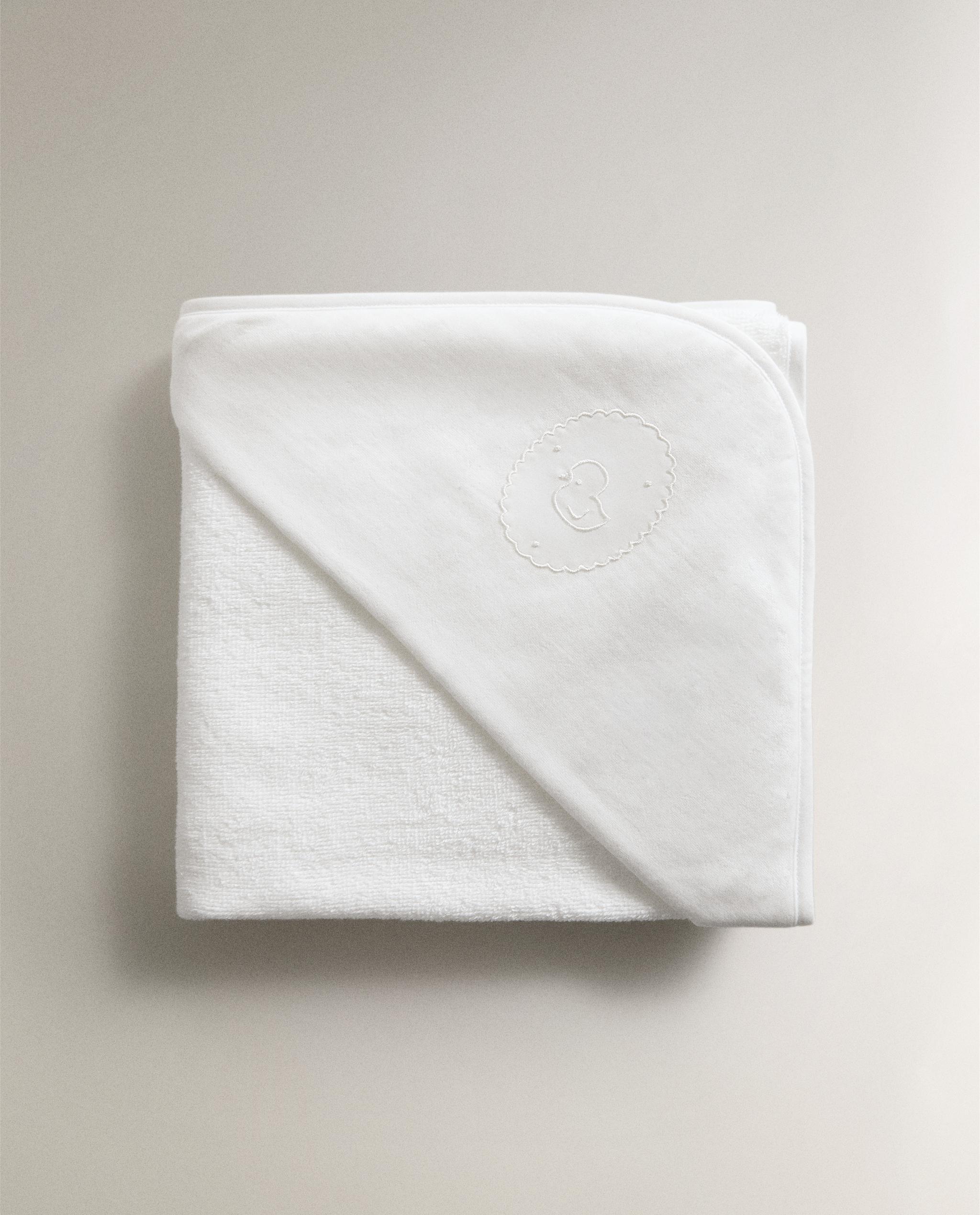 EMBROIDERED HOODED BABY TOWEL product thumbnail 6