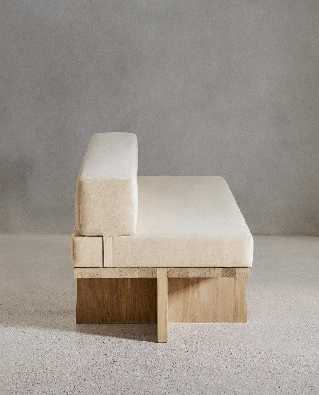 Versatile DAYBED 01 with Clean Geometric Design