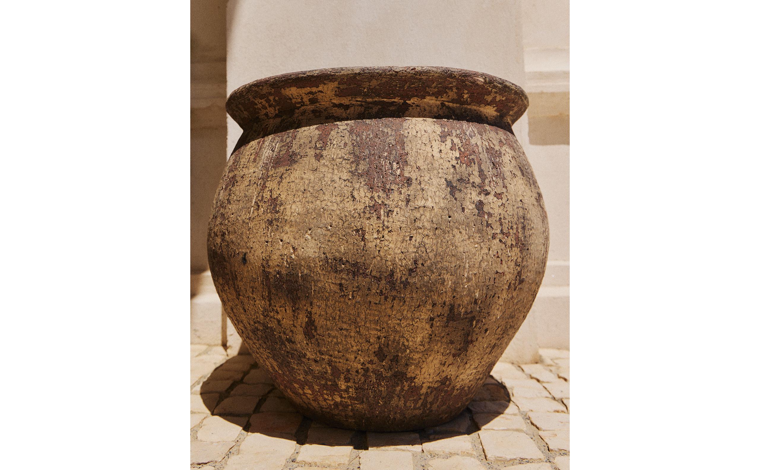 CERAMIC VASE