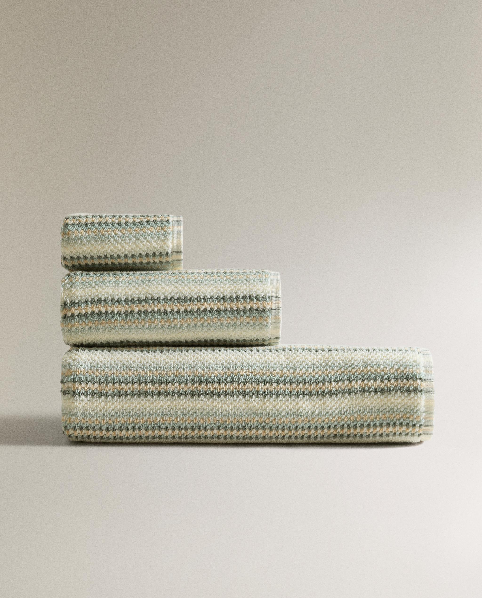 STRIPED COTTON BATH TOWEL product thumbnail 2