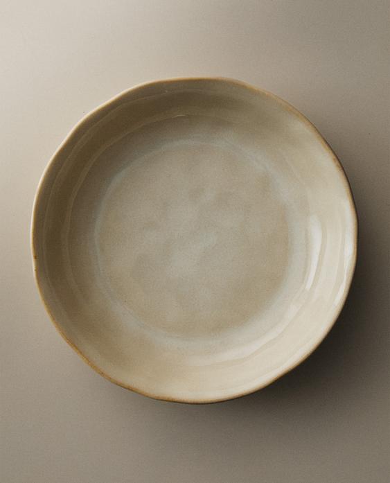 STONEWARE SOUP PLATE WITH IRREGULAR EDGE STONEWARE SOUP PLATE WITH IRREGULAR EDGE