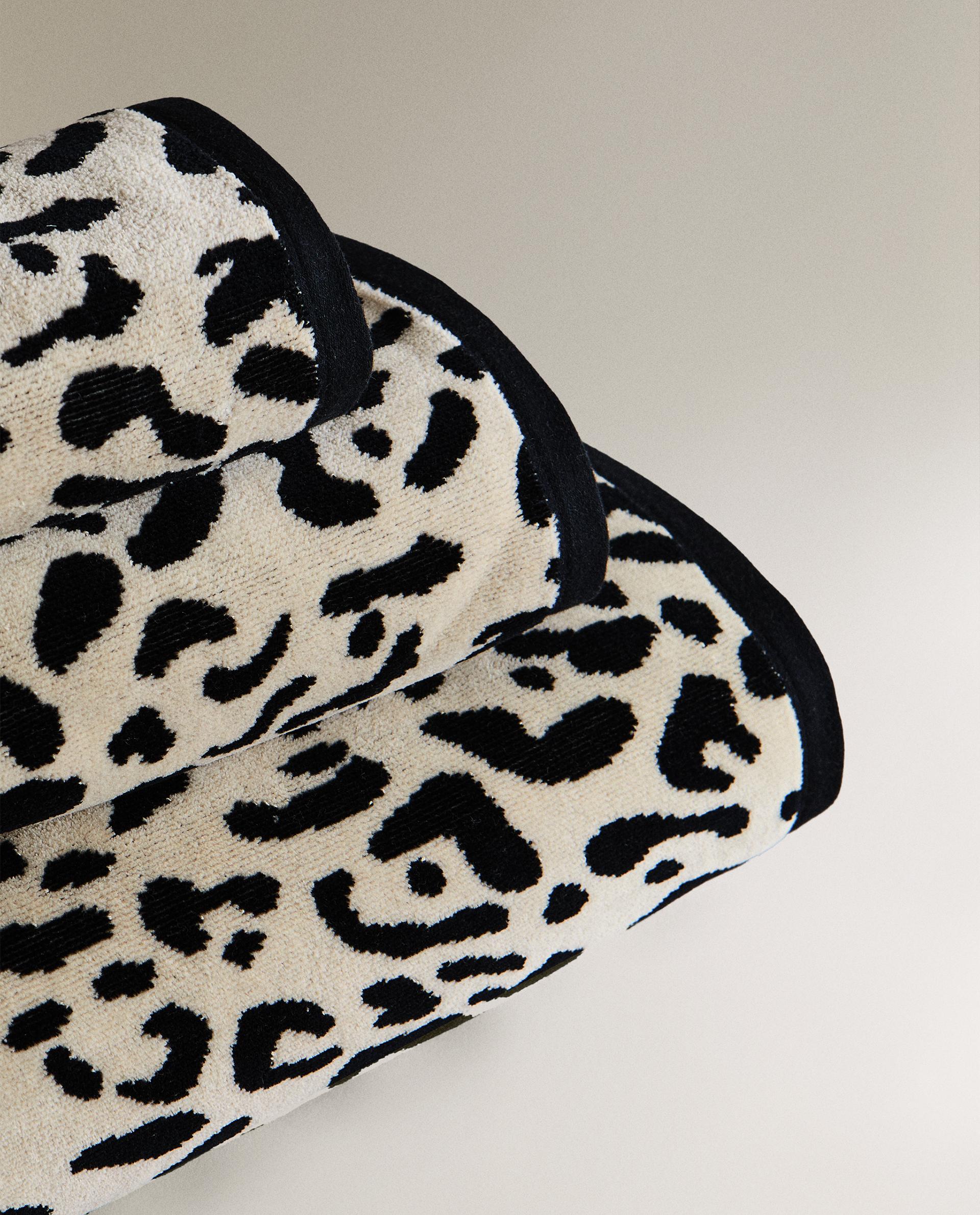 ANIMAL PRINT VELOUR BATH TOWEL product thumbnail 4