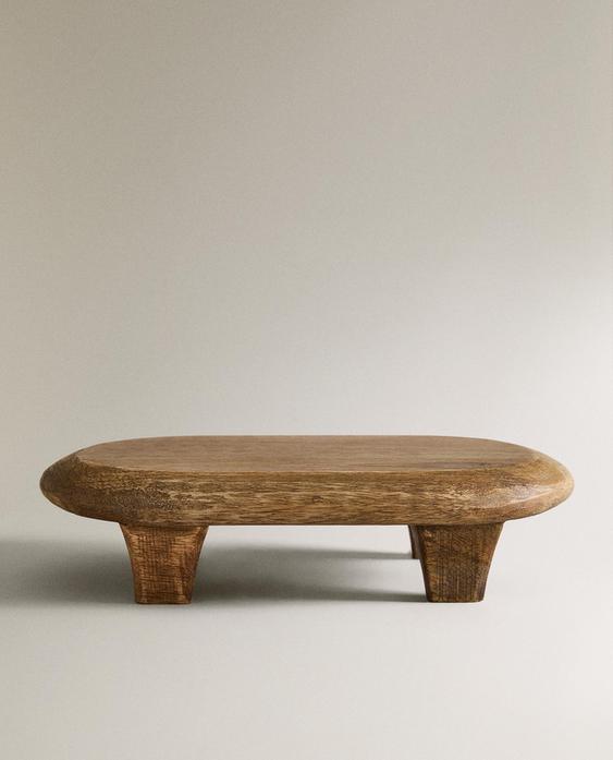 WOODEN CHOPPING BOARD WITH LEGS