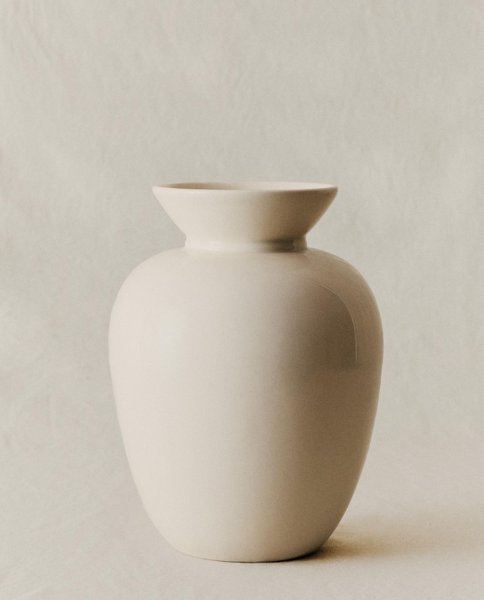 DECORATIVE CREAM CERAMIC VASE product thumbnail 8