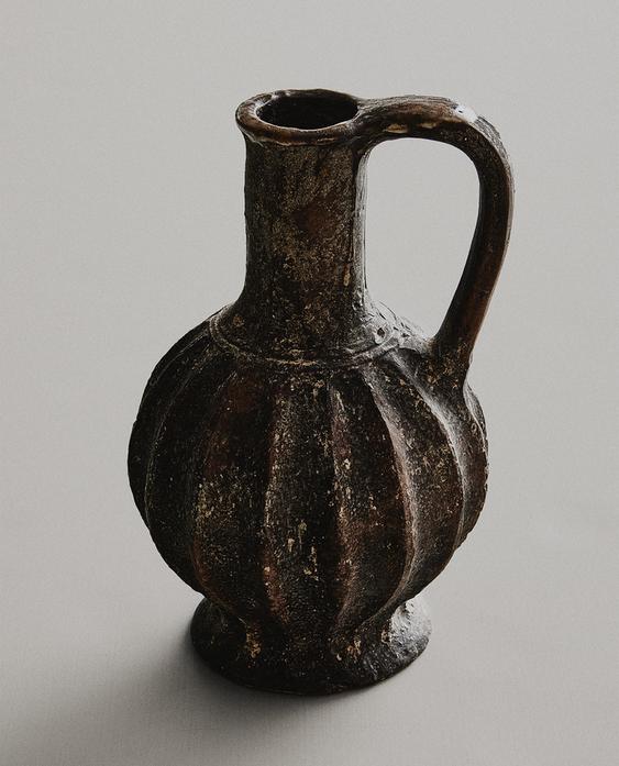 TERRACOTTA VASE WITH HANDLE