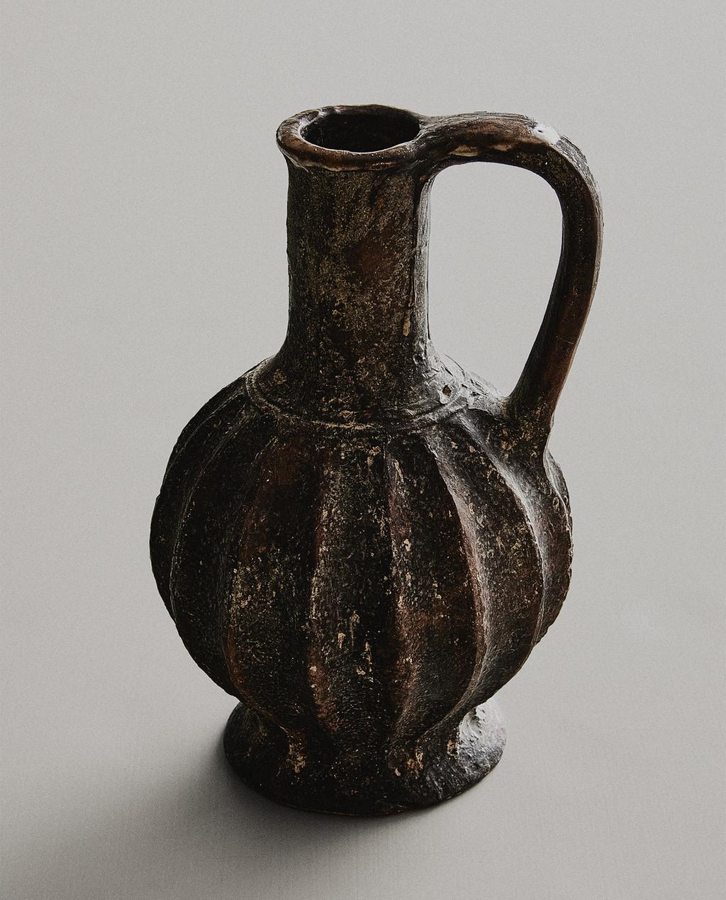 TERRACOTTA VASE WITH HANDLE