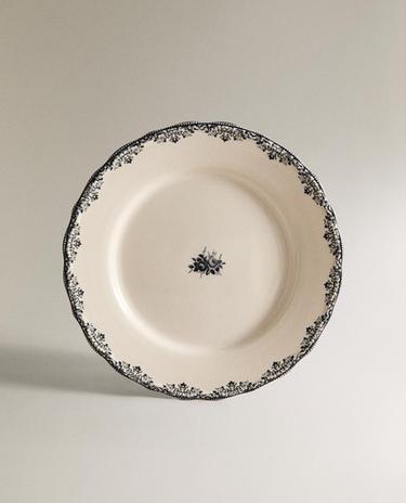 PŁASKI TALERZ Z UMIESZCZONYM WZOREM