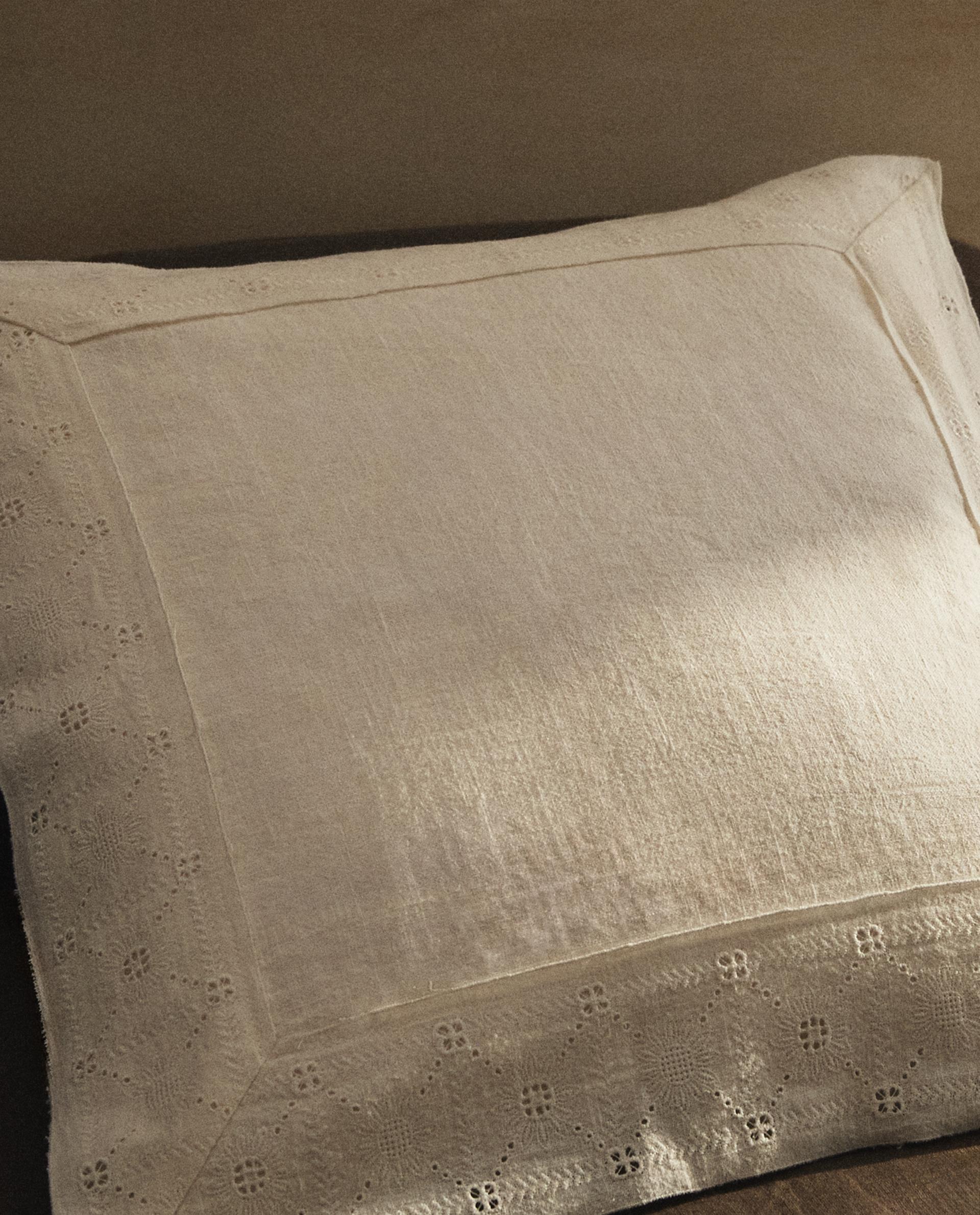 CUSHION COVER WITH LACE APPLIQUÉ