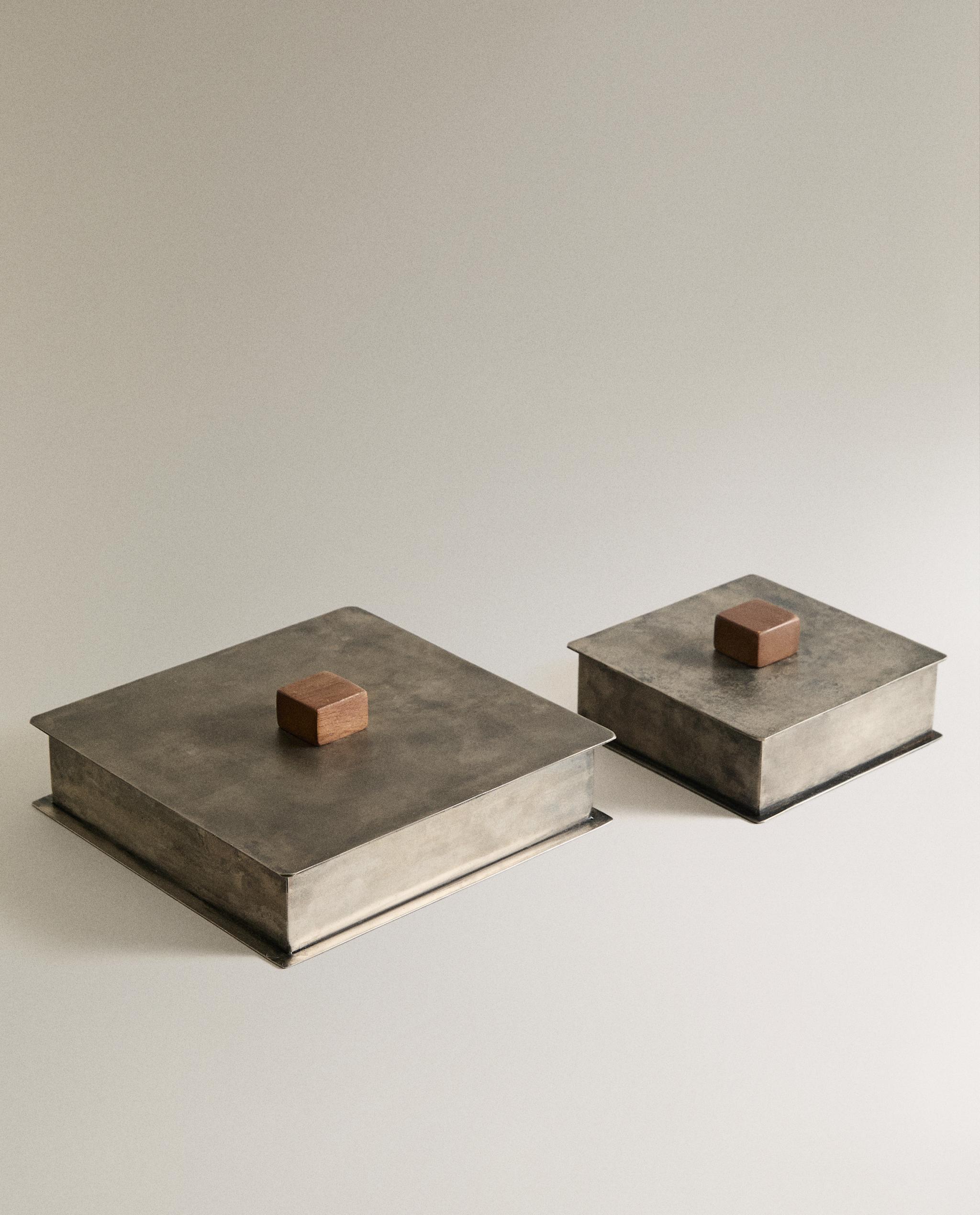 METAL BOX WITH WOODEN HANDLE product thumbnail 3