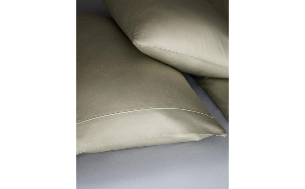 غلاف مخدة ساتان بشريط حافة (كثافة 300 خيط) غلاف مخدة ساتان بشريط حافة (كثافة 300 خيط)