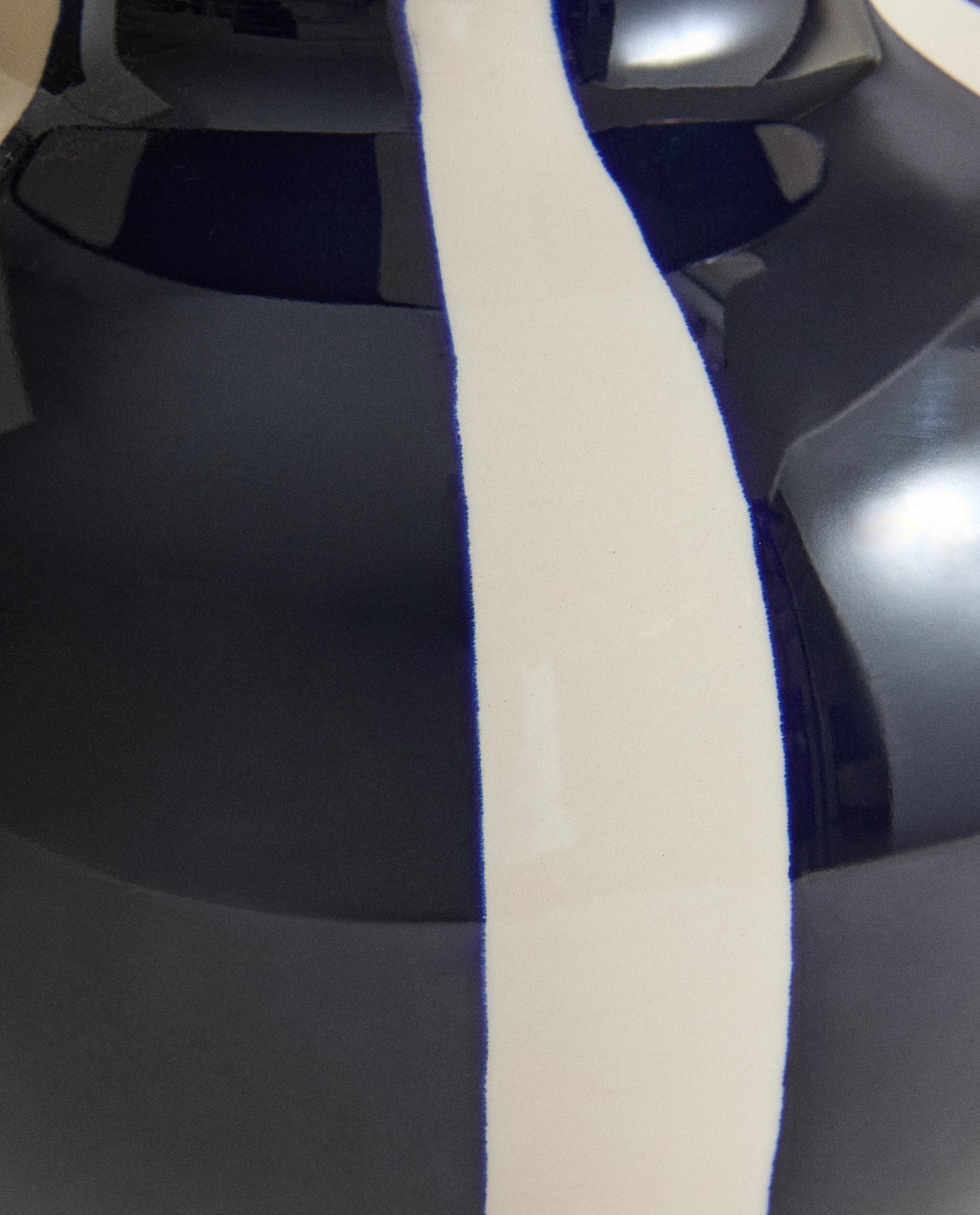 DECORATIVE ROUND CERAMIC VASE