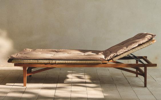 OUTDOOR LOUNGER AND STRIPED TOPPERS