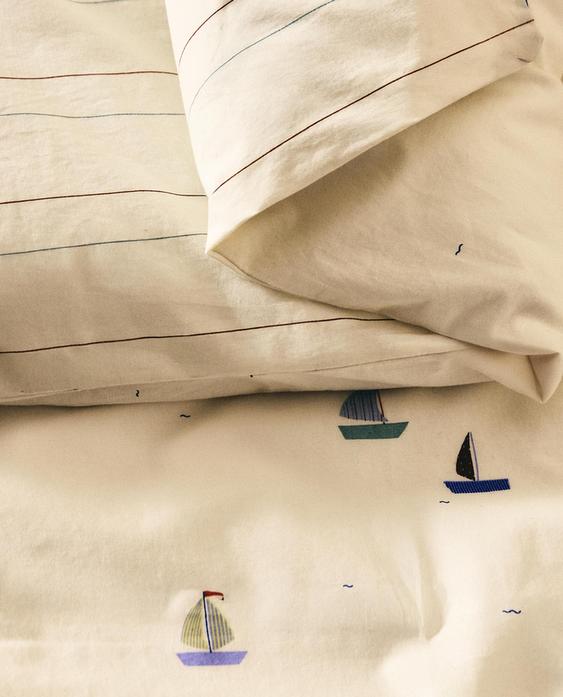 OVERLAGEN I BOMULD MED BÅDE